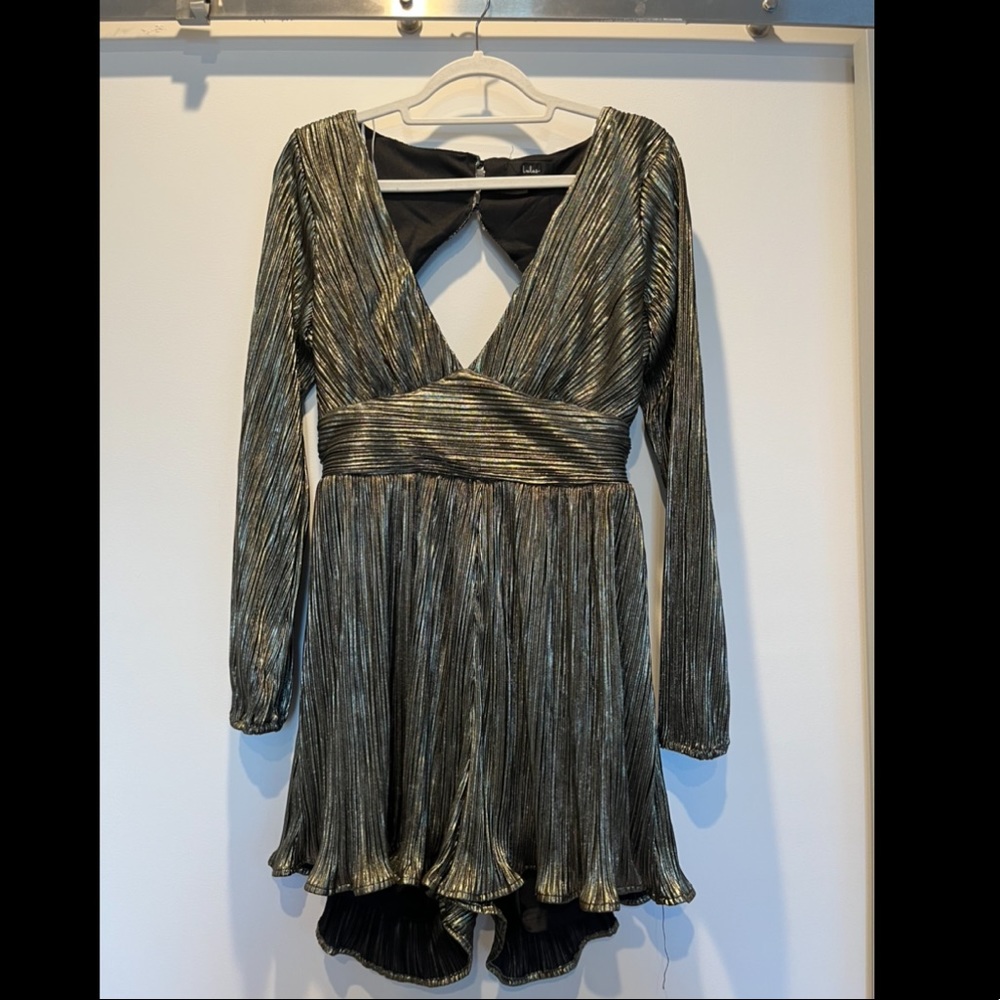 Lulu’s Gold & Black Open Back Romper, Size L